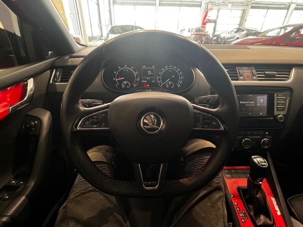 Skoda Octavia 2015 Punainen