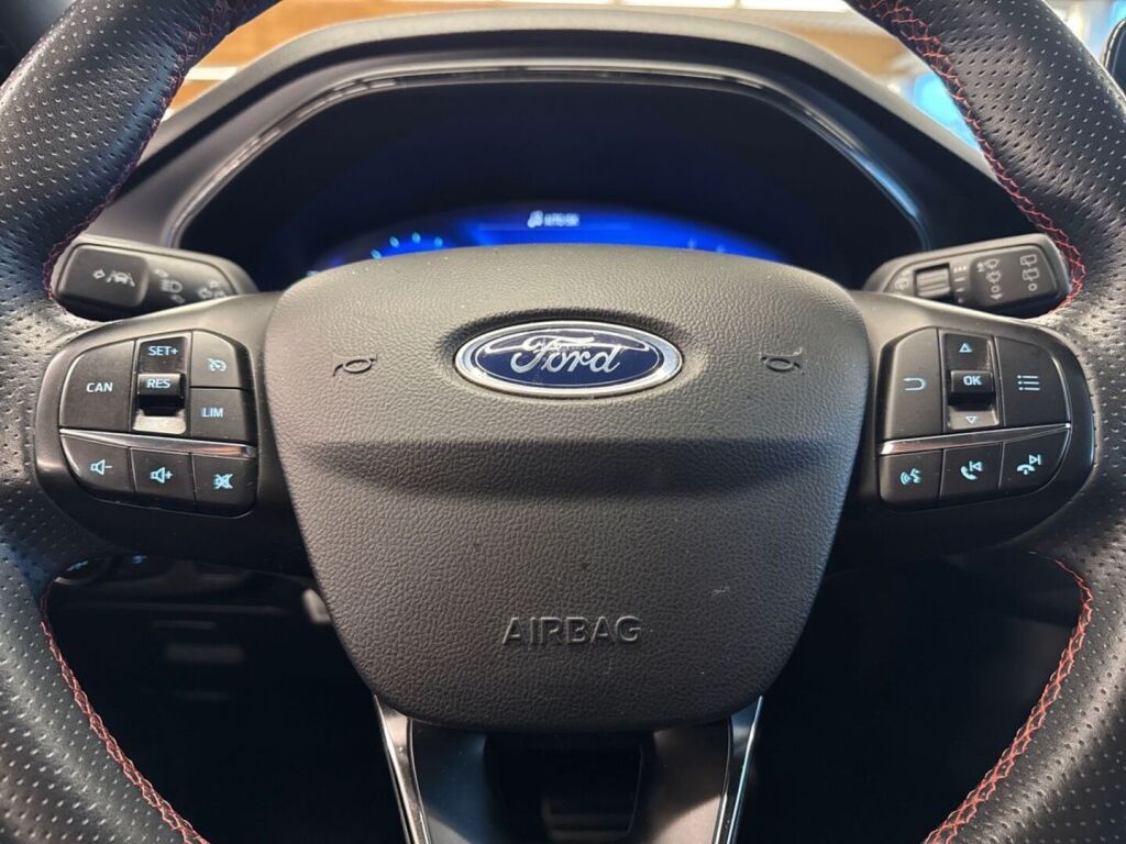 Ford Focus 2020 Punainen