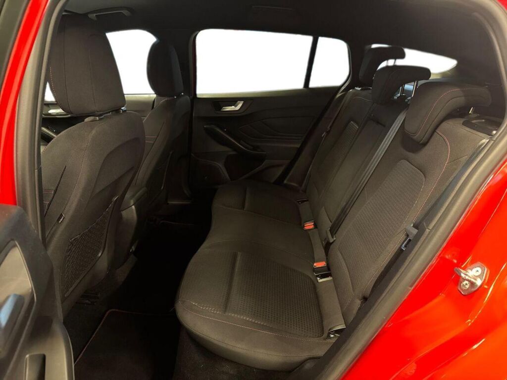 Ford Focus 2020 Punainen
