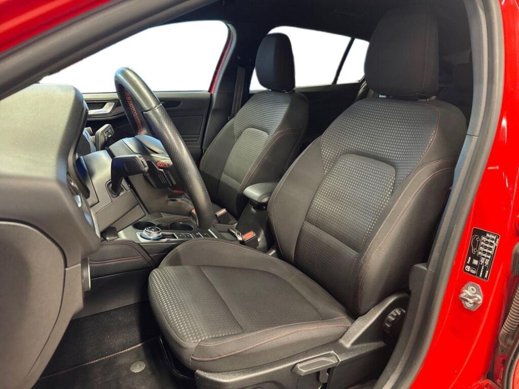 Ford Focus 2020 Punainen