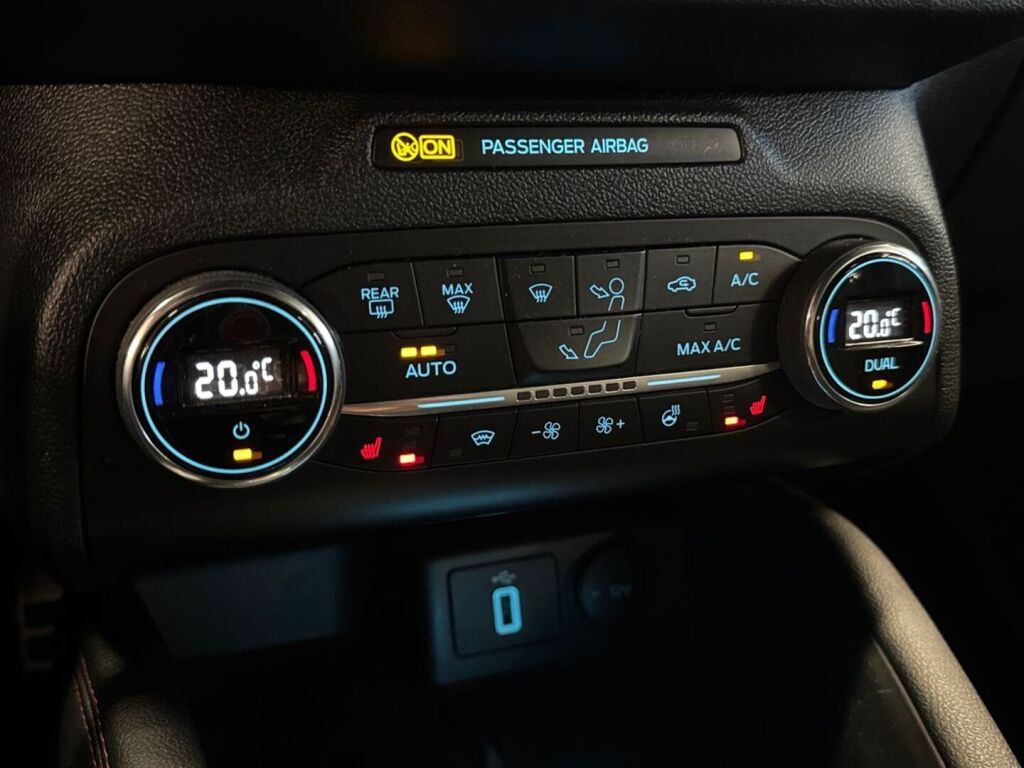 Ford Focus 2020 Punainen