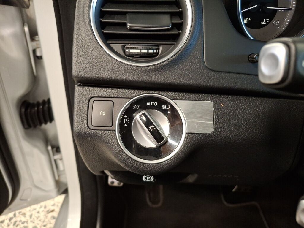 Mercedes-Benz C 2013 Musta