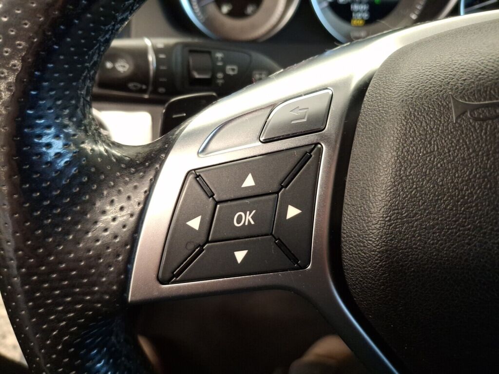 Mercedes-Benz C 2013 Musta