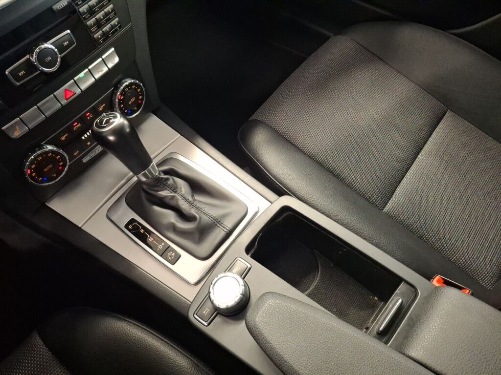 Mercedes-Benz C 2013 Musta