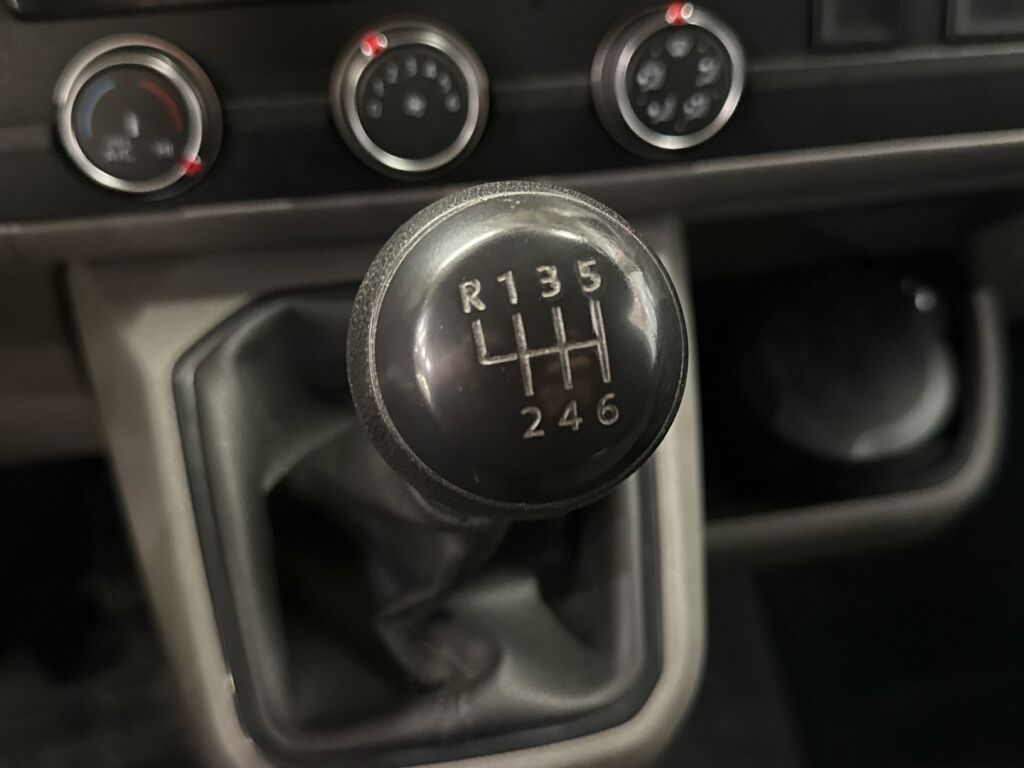 Volkswagen Transporter 2020 Valkoinen