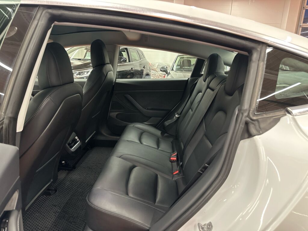 Tesla Model 3 2020 Valkoinen