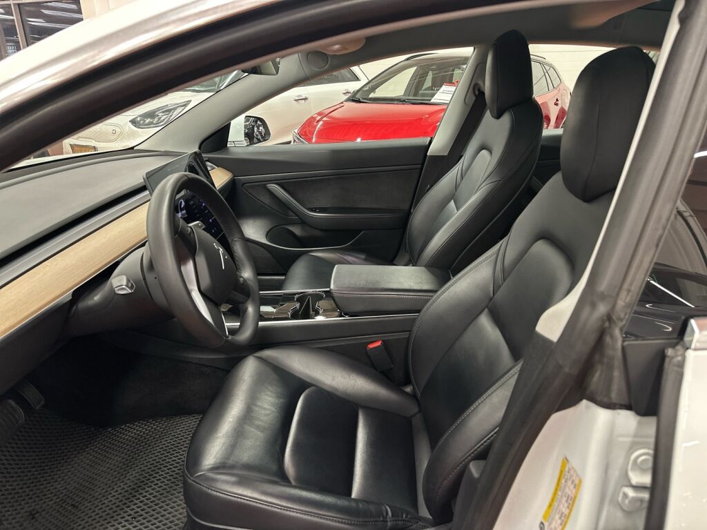 Tesla Model 3 2020 Valkoinen