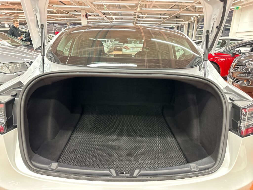 Tesla Model 3 2020 Valkoinen