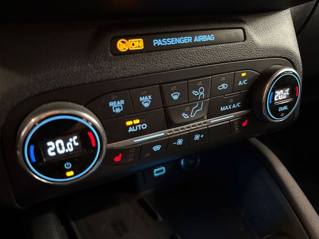 Ford Kuga 2020 Sininen