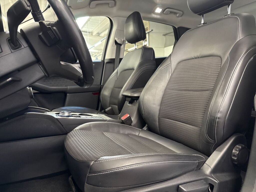 Ford Kuga 2020 Sininen