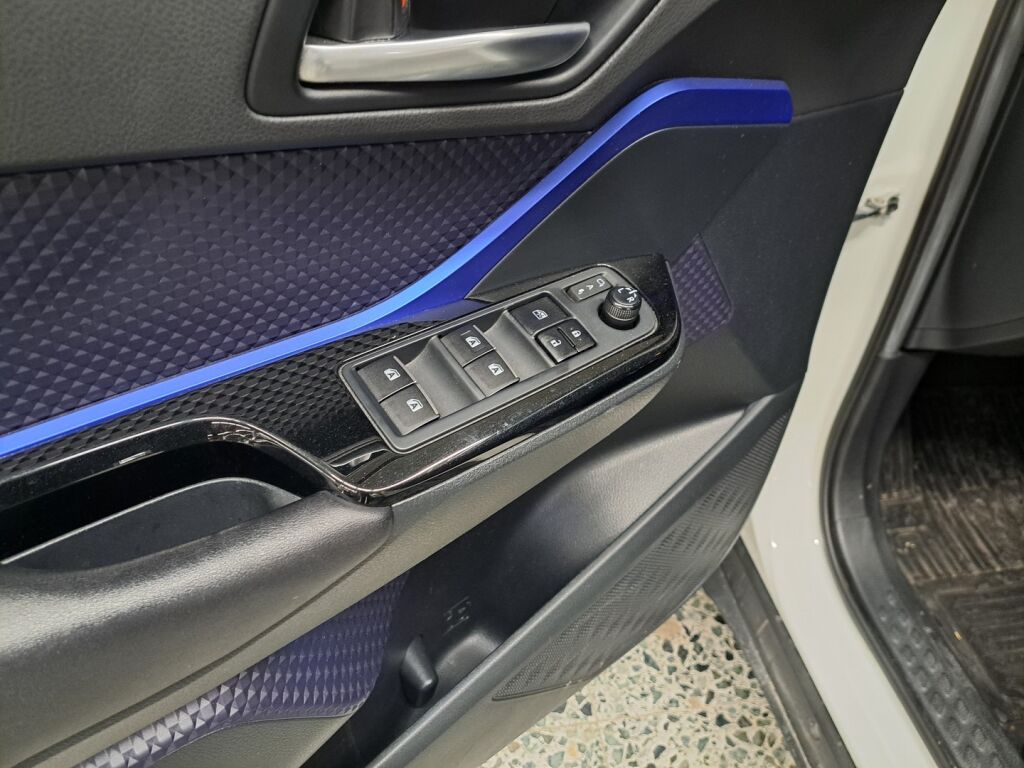 Toyota C-HR 2017 Valkoinen