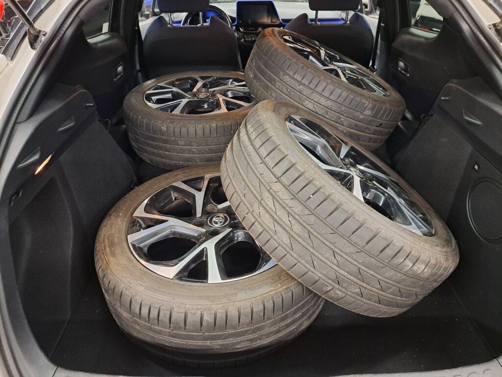 Toyota C-HR 2017 Valkoinen