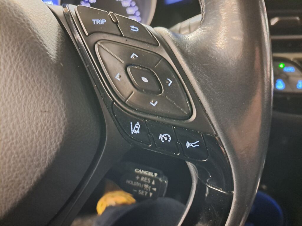 Toyota C-HR 2017 Valkoinen