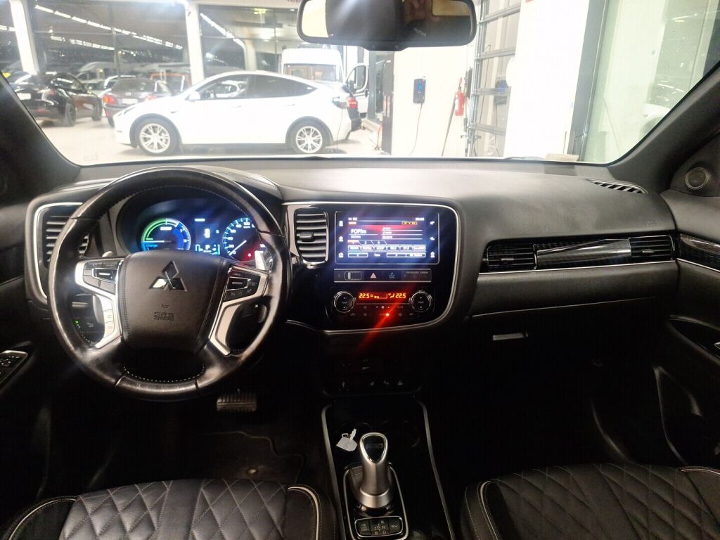 Mitsubishi Outlander PHEV 2019 Valkoinen