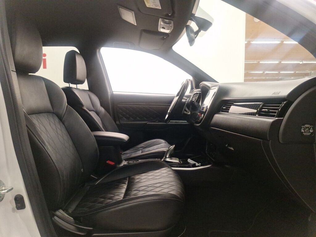 Mitsubishi Outlander PHEV 2019 Valkoinen