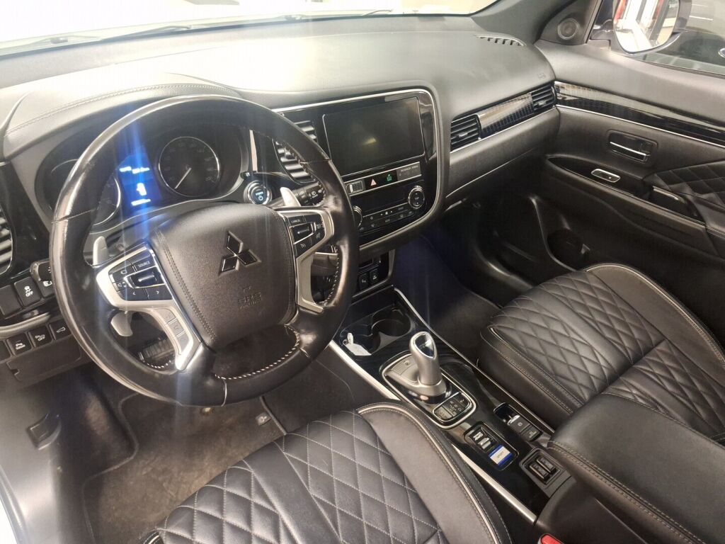 Mitsubishi Outlander PHEV 2019 Valkoinen