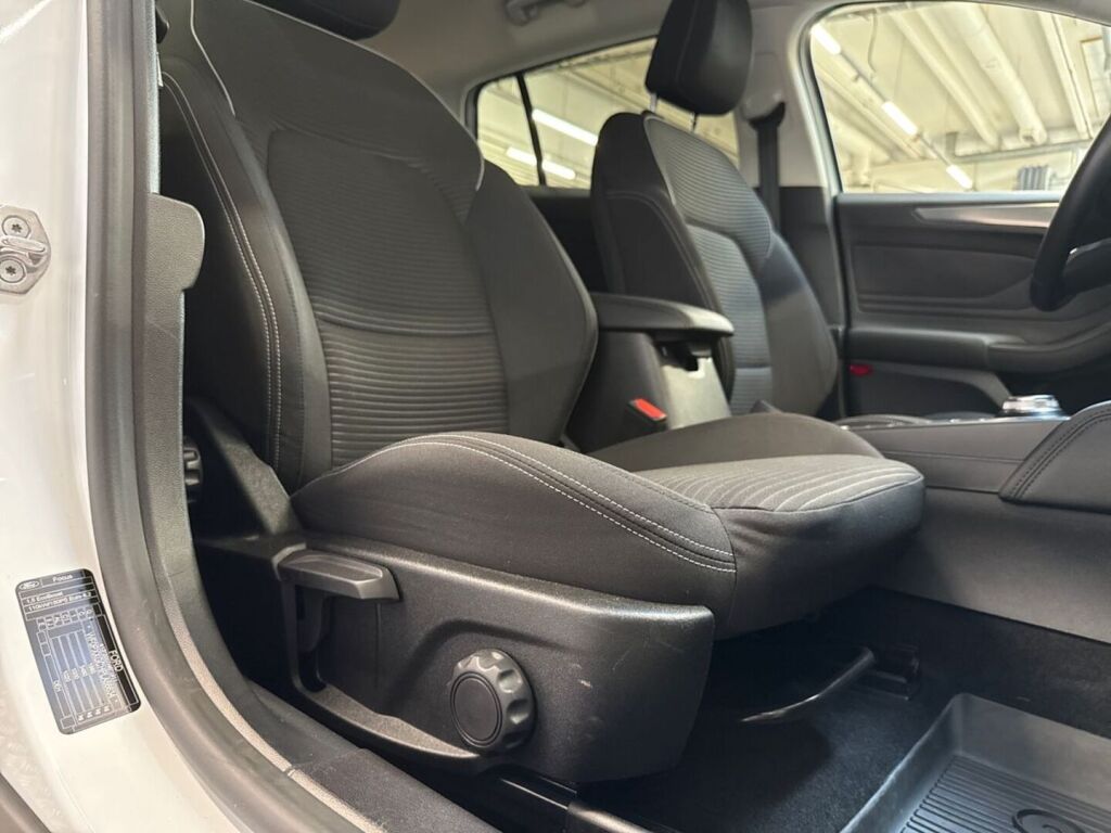 Ford Focus 2020 Valkoinen