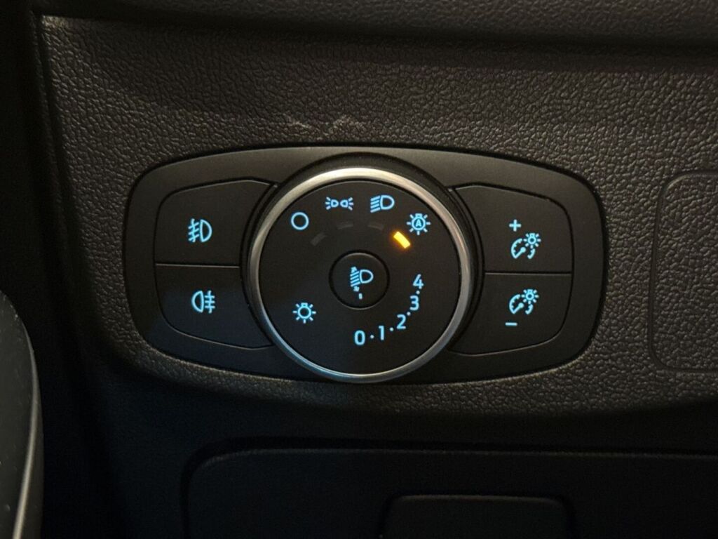 Ford Focus 2020 Valkoinen