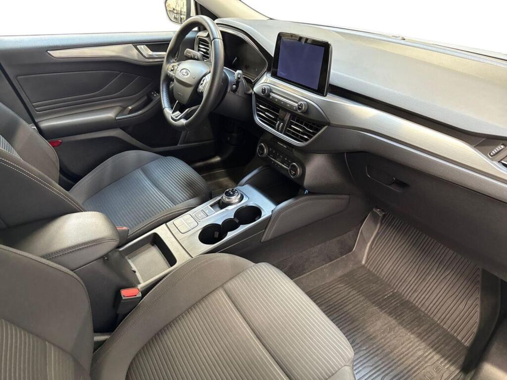 Ford Focus 2020 Valkoinen