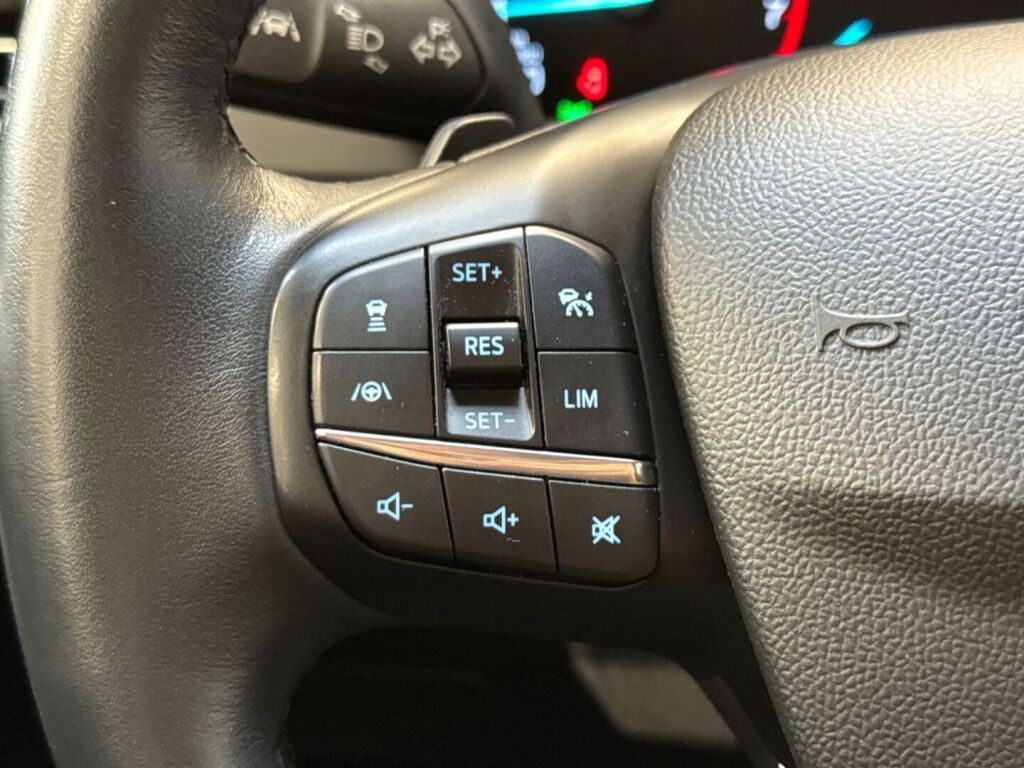 Ford Focus 2020 Valkoinen