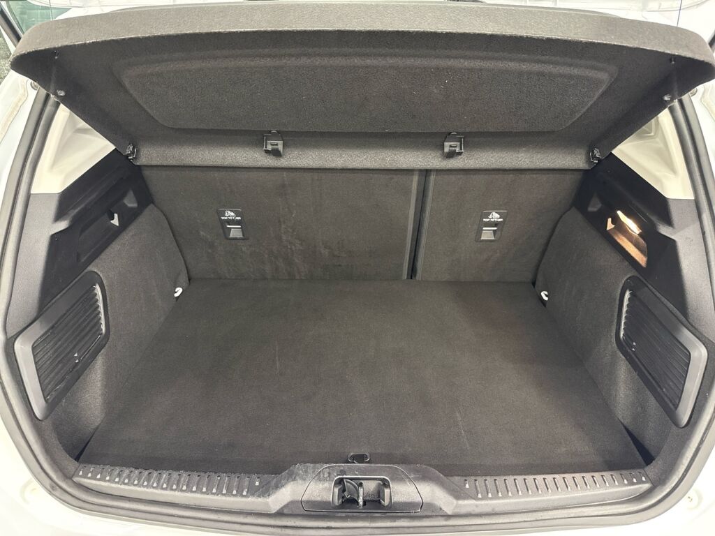 Ford Focus 2020 Valkoinen