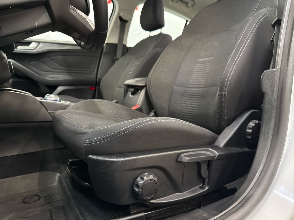 Ford Focus 2020 Valkoinen