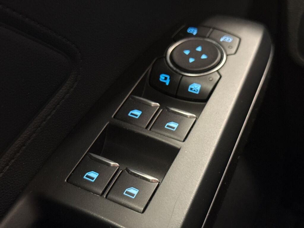 Ford Focus 2020 Valkoinen