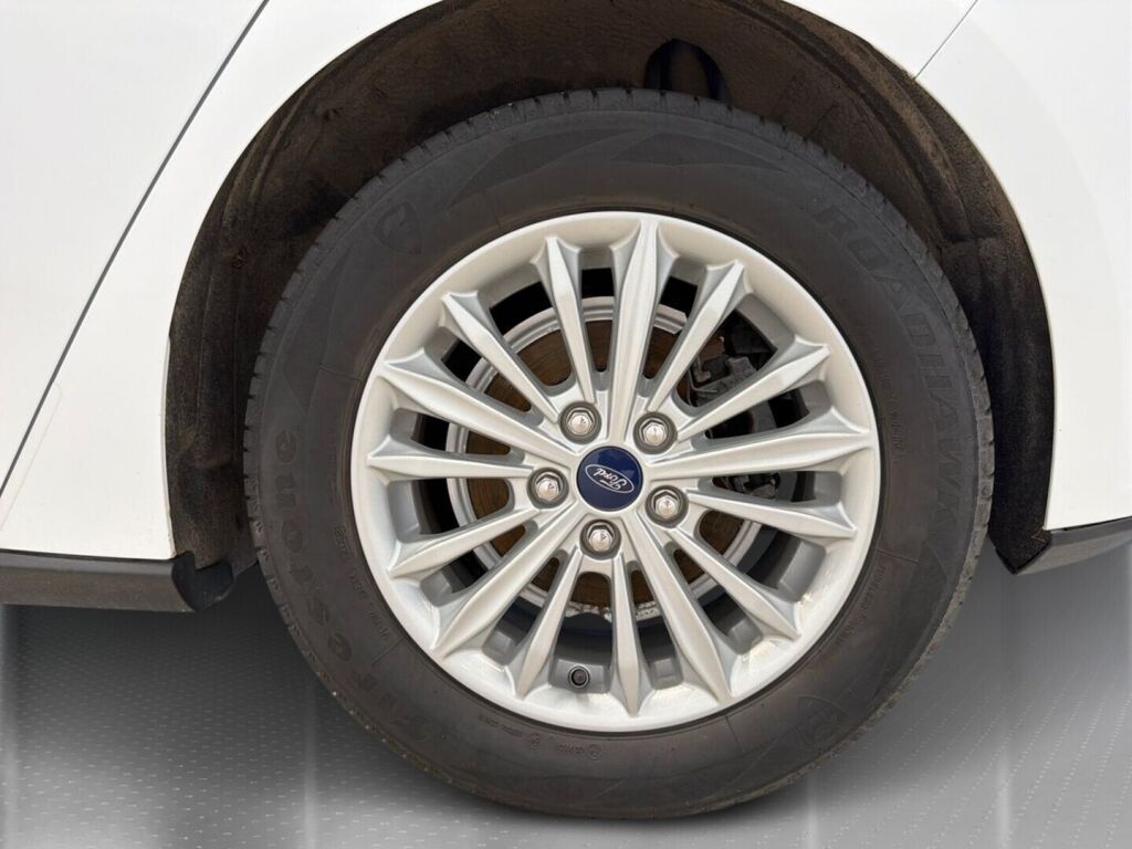 Ford Focus 2020 Valkoinen