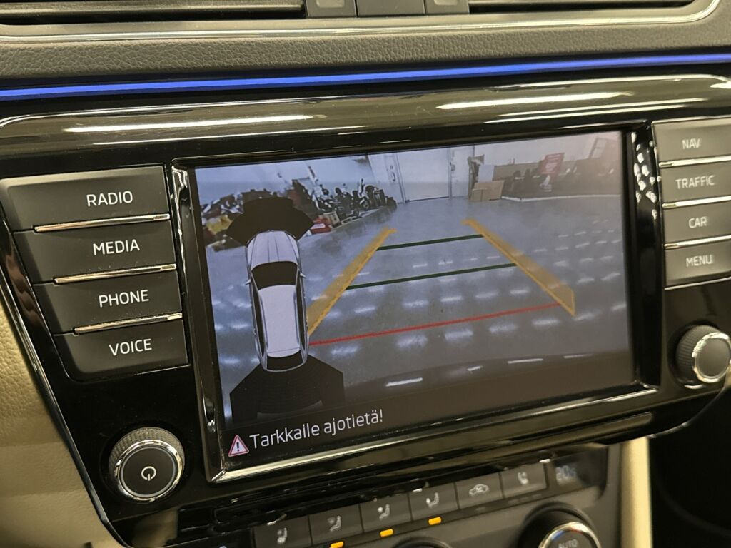 Skoda Superb 2015 Musta