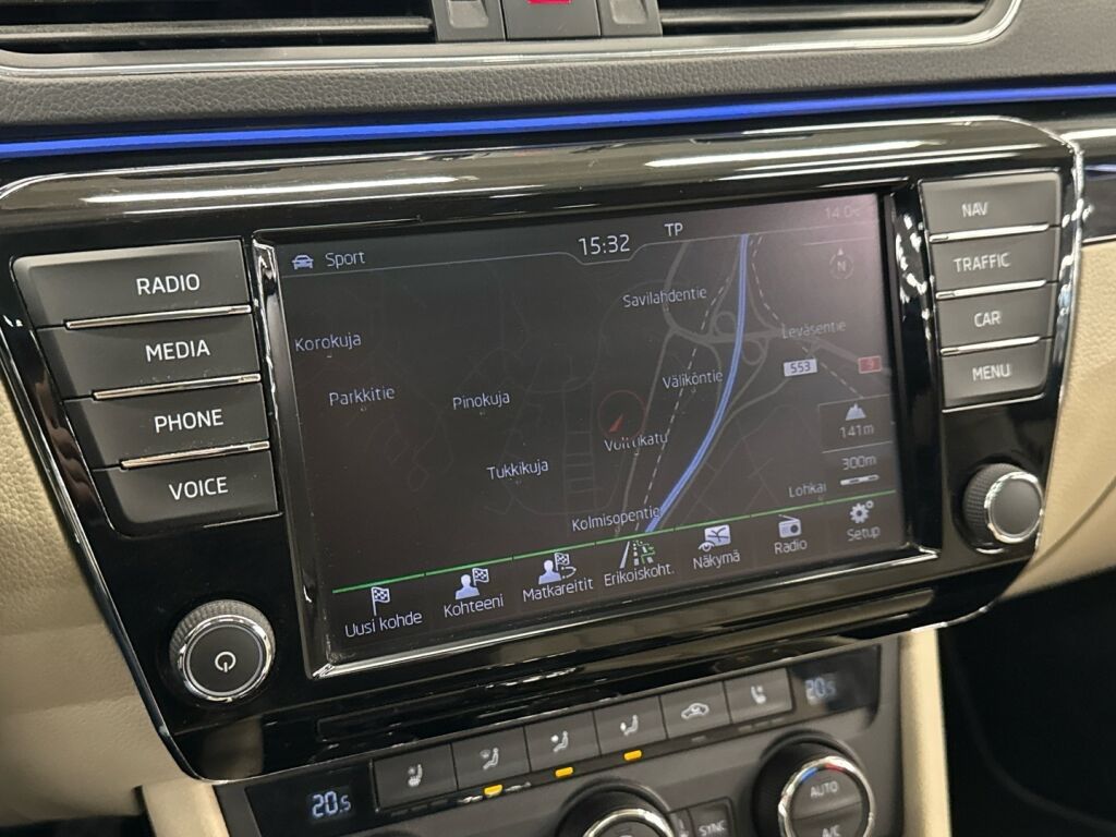 Skoda Superb 2015 Musta