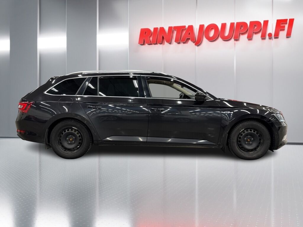 Skoda Superb 2015 Musta