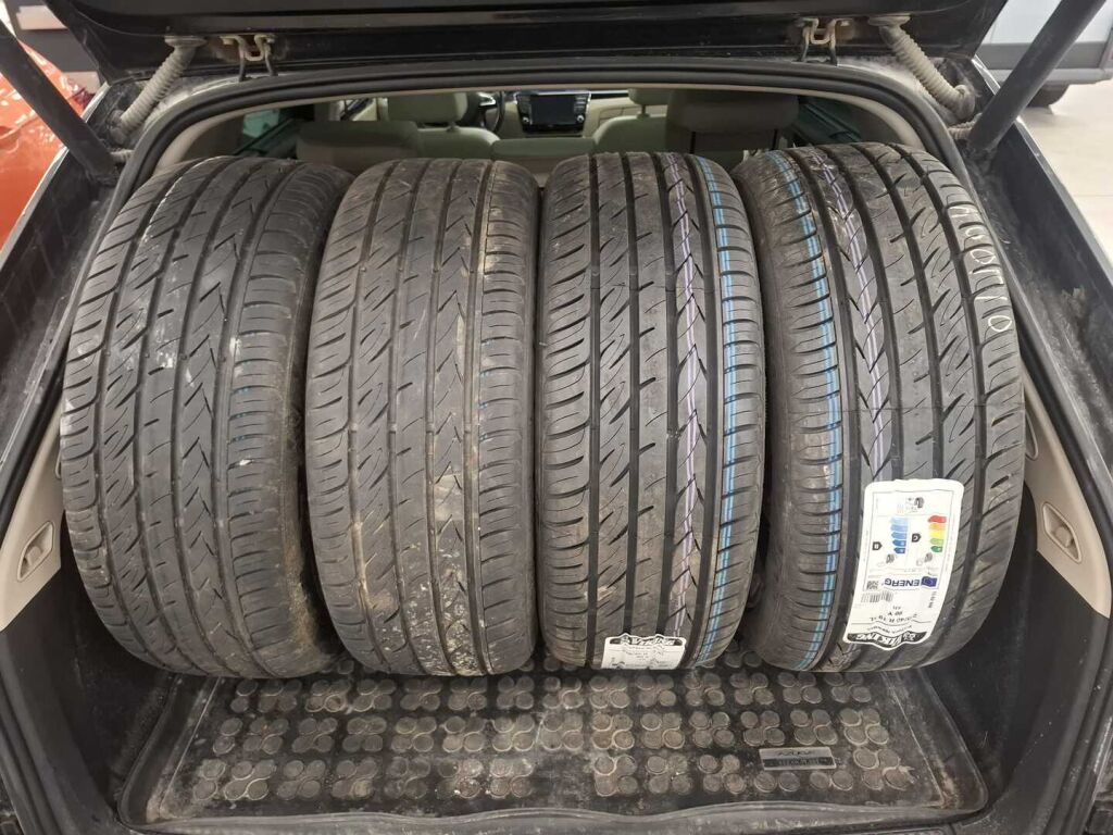 Skoda Superb 2015 Musta