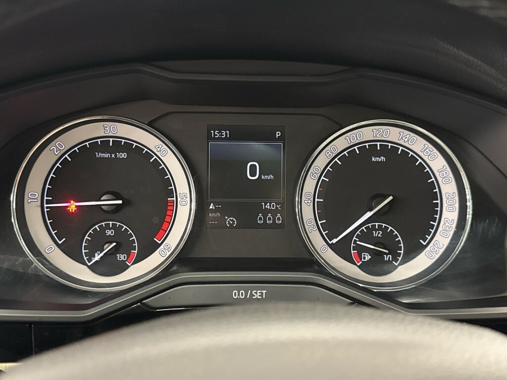 Skoda Superb 2015 Musta