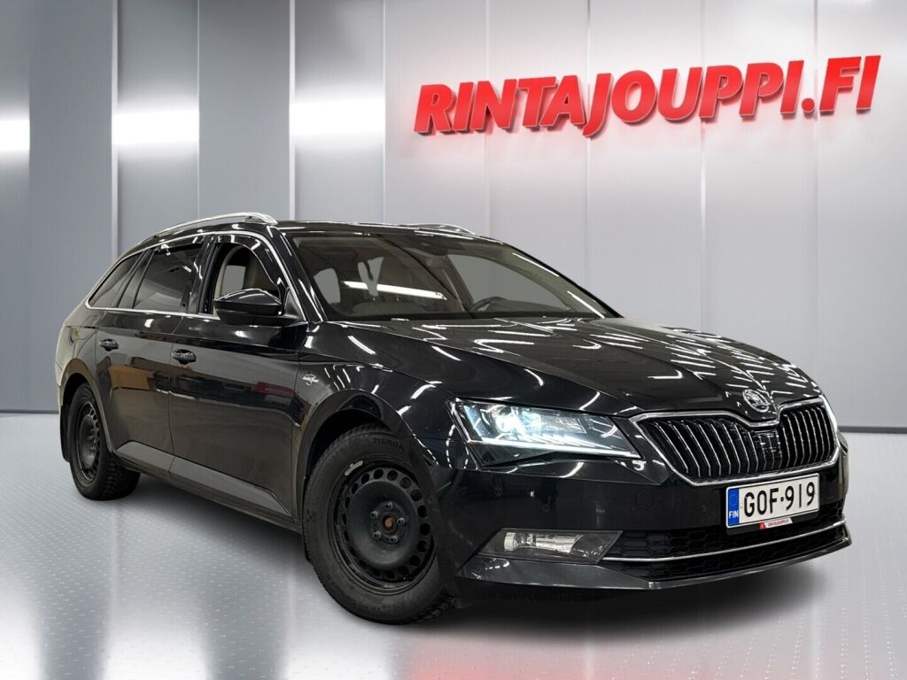Skoda Superb 2015 Musta