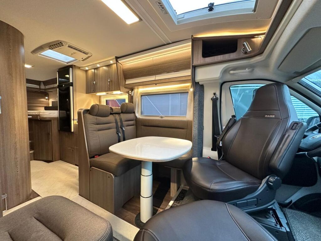 Kabe Travel Master Classic 740 LGB 2021 Valkoinen