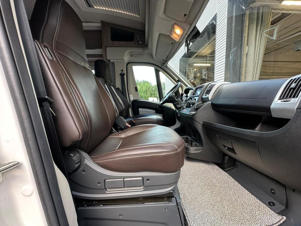 Kabe Travel Master Classic 740 LGB 2021 Valkoinen