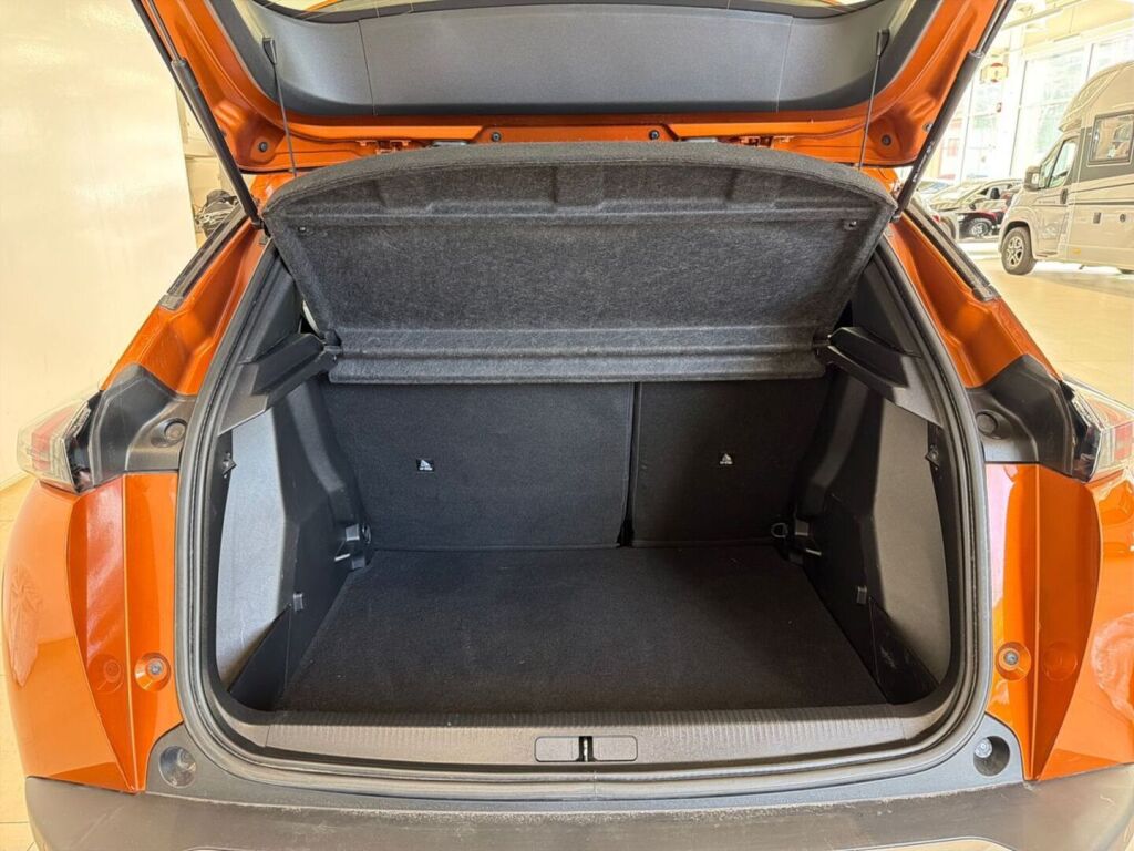 Peugeot 2008 2020 Oranssi