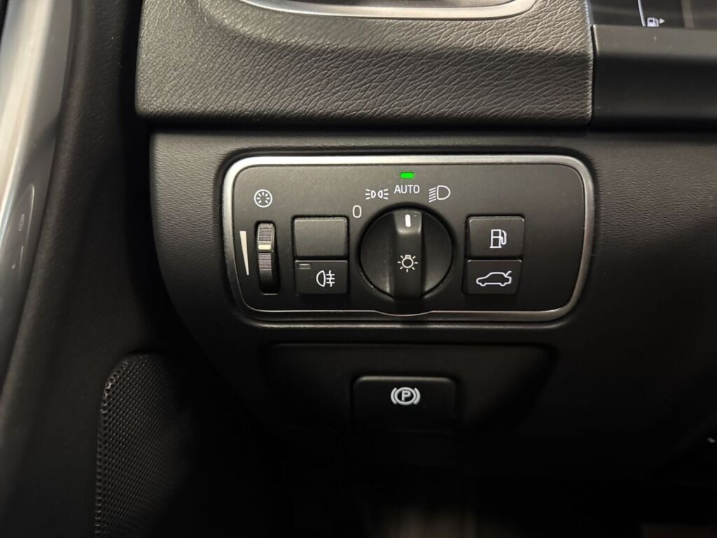 Volvo V60 Cross Country 2015 Ruskea (beige)