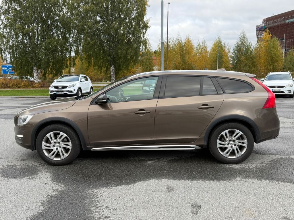 Volvo V60 Cross Country 2015 Ruskea (beige)