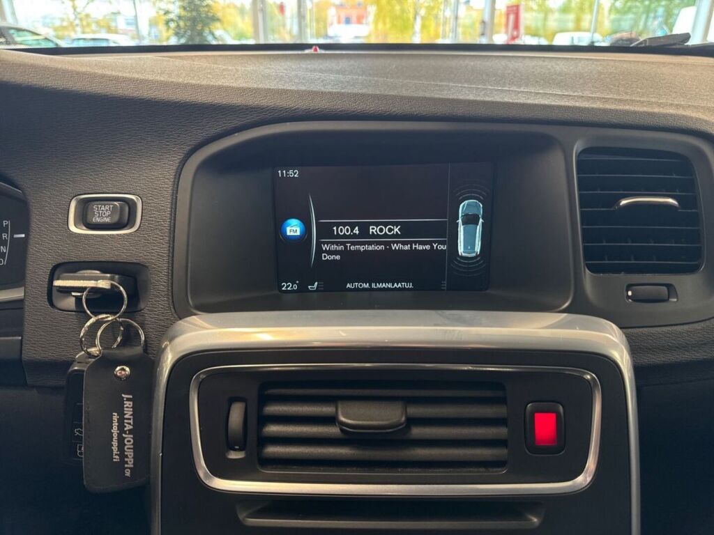 Volvo V60 Cross Country 2015 Ruskea (beige)