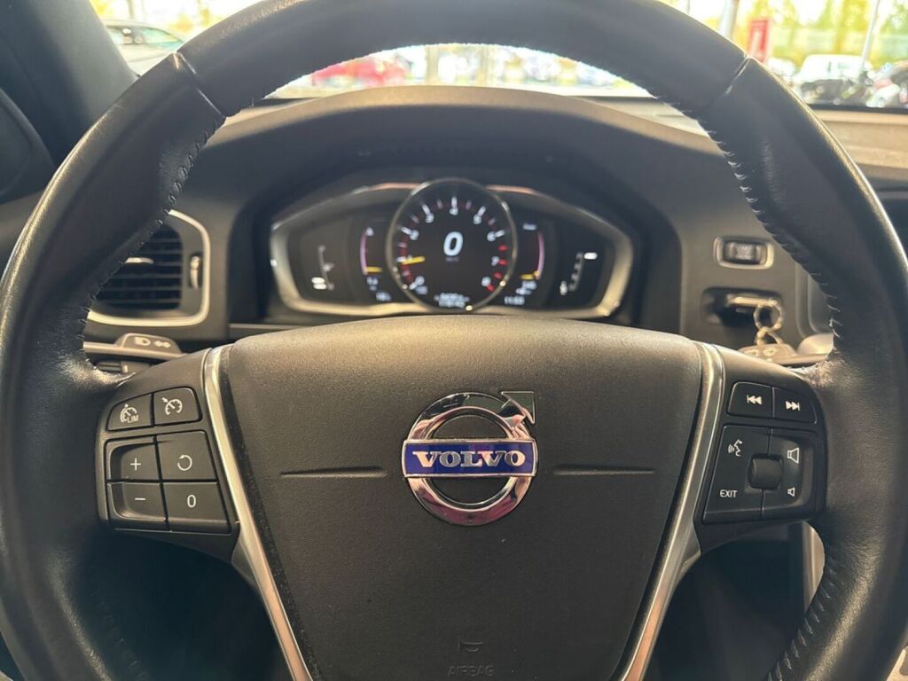 Volvo V60 Cross Country 2015 Ruskea (beige)