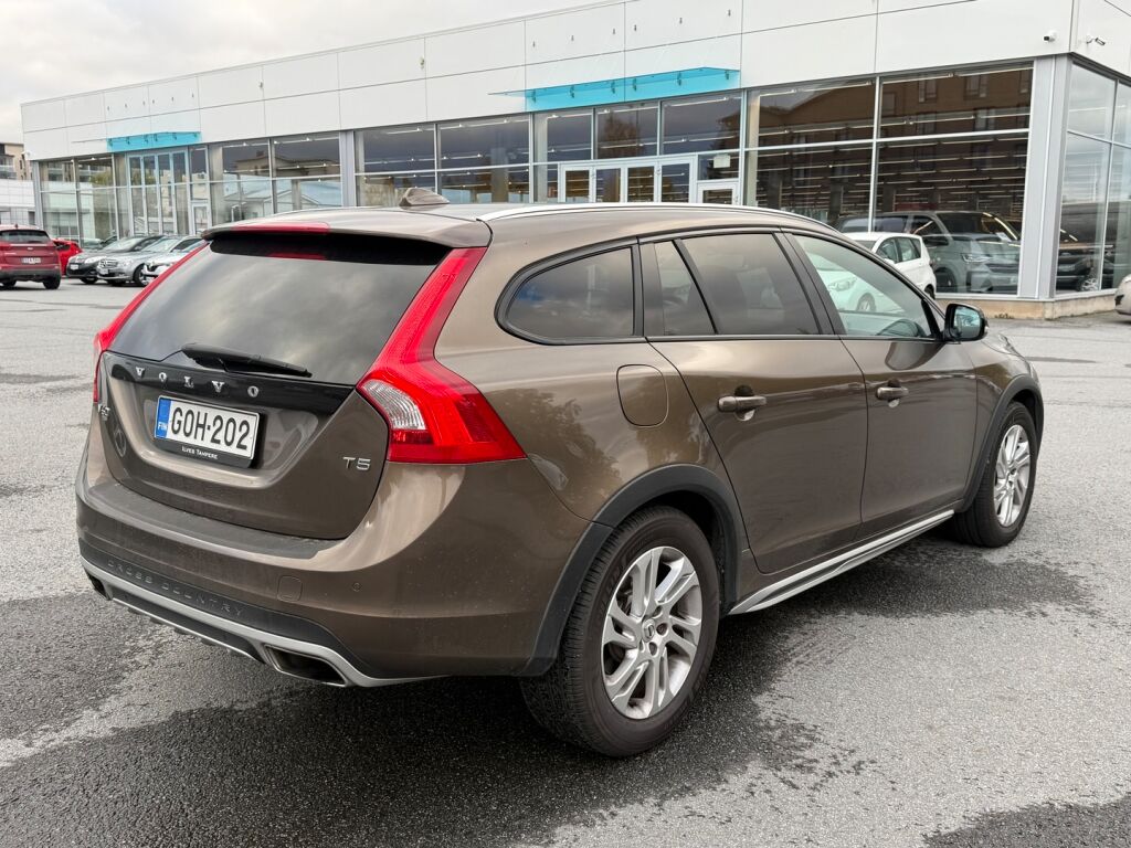 Volvo V60 Cross Country 2015 Ruskea (beige)