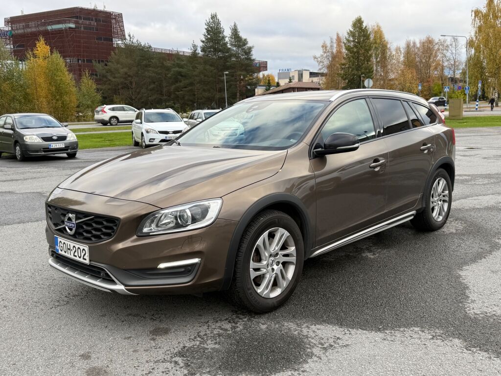 Volvo V60 Cross Country 2015 Ruskea (beige)