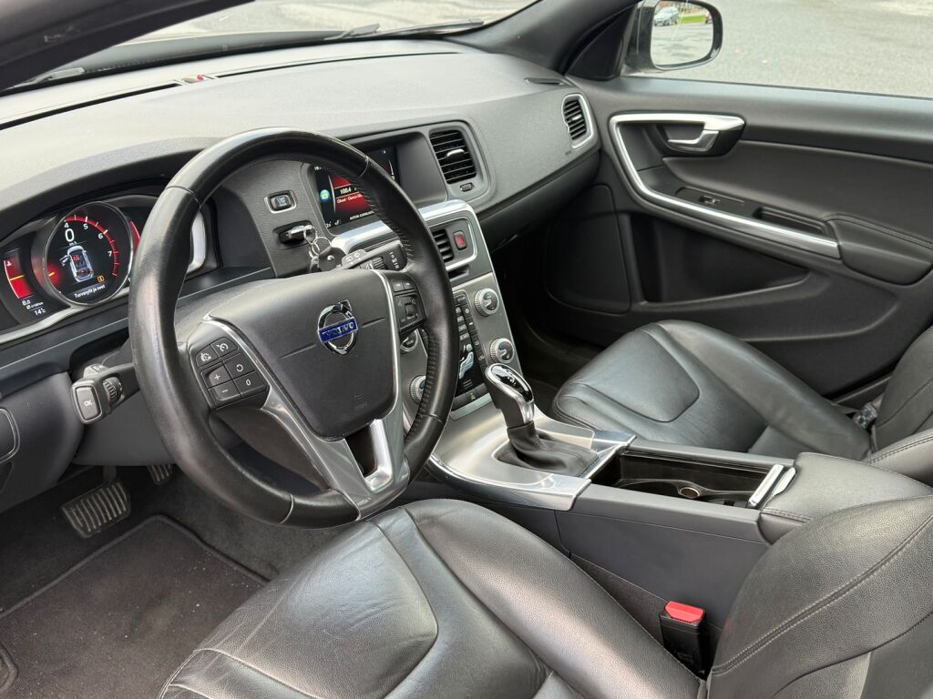 Volvo V60 Cross Country 2015 Ruskea (beige)