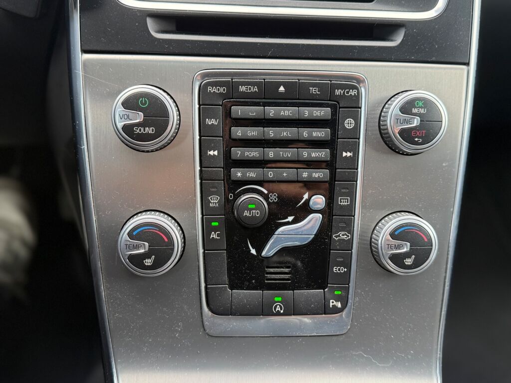Volvo V60 Cross Country 2015 Ruskea (beige)