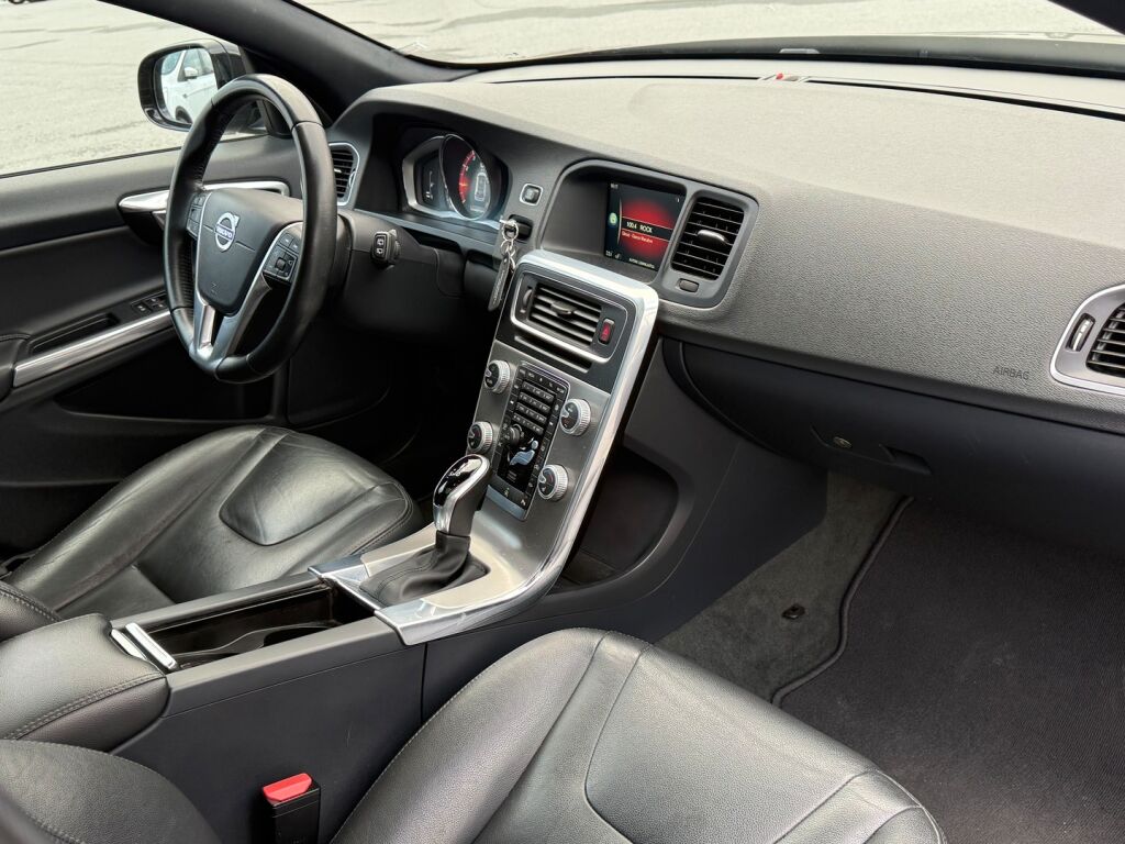 Volvo V60 Cross Country 2015 Ruskea (beige)