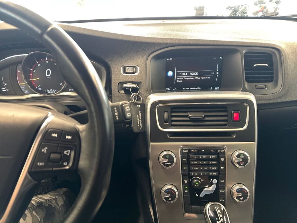Volvo V60 Cross Country 2015 Ruskea (beige)