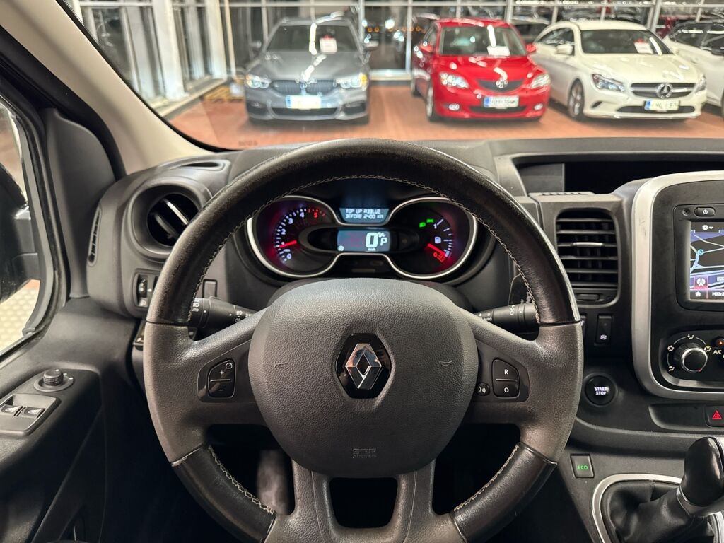 Renault Trafic 2020 Musta