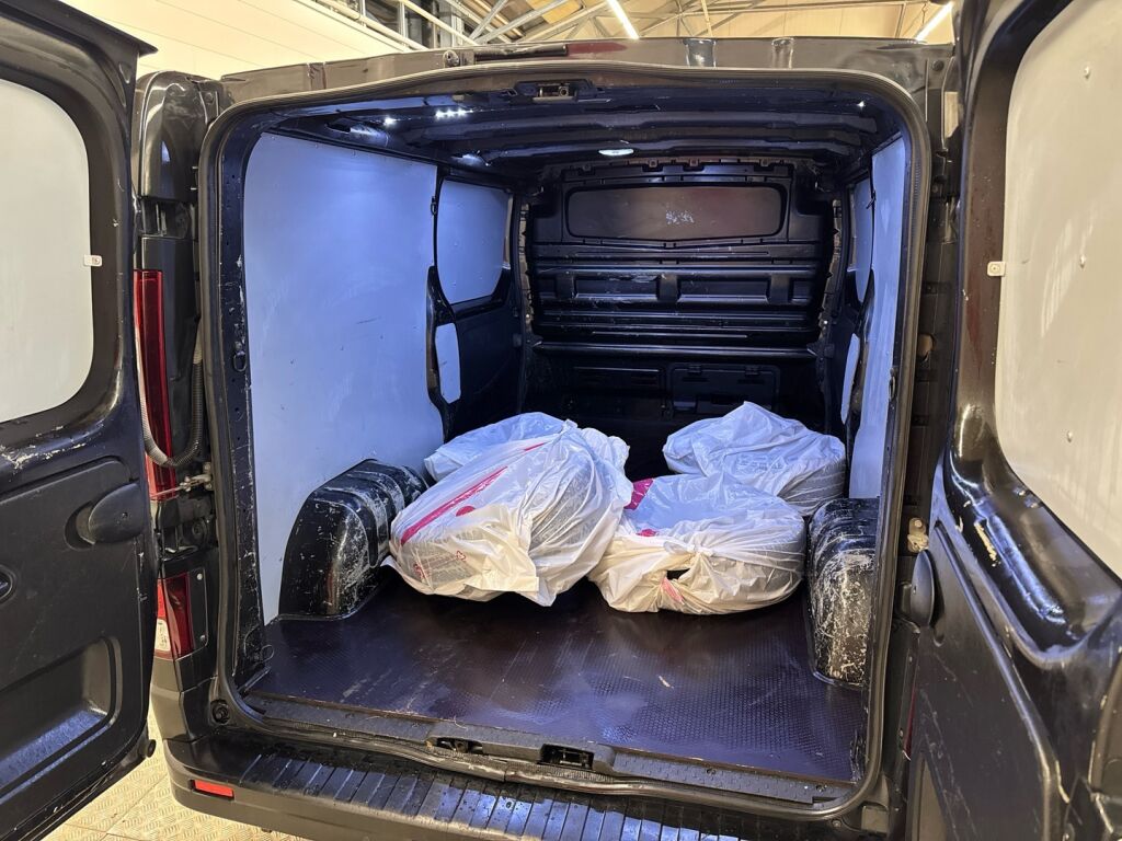 Renault Trafic 2020 Musta