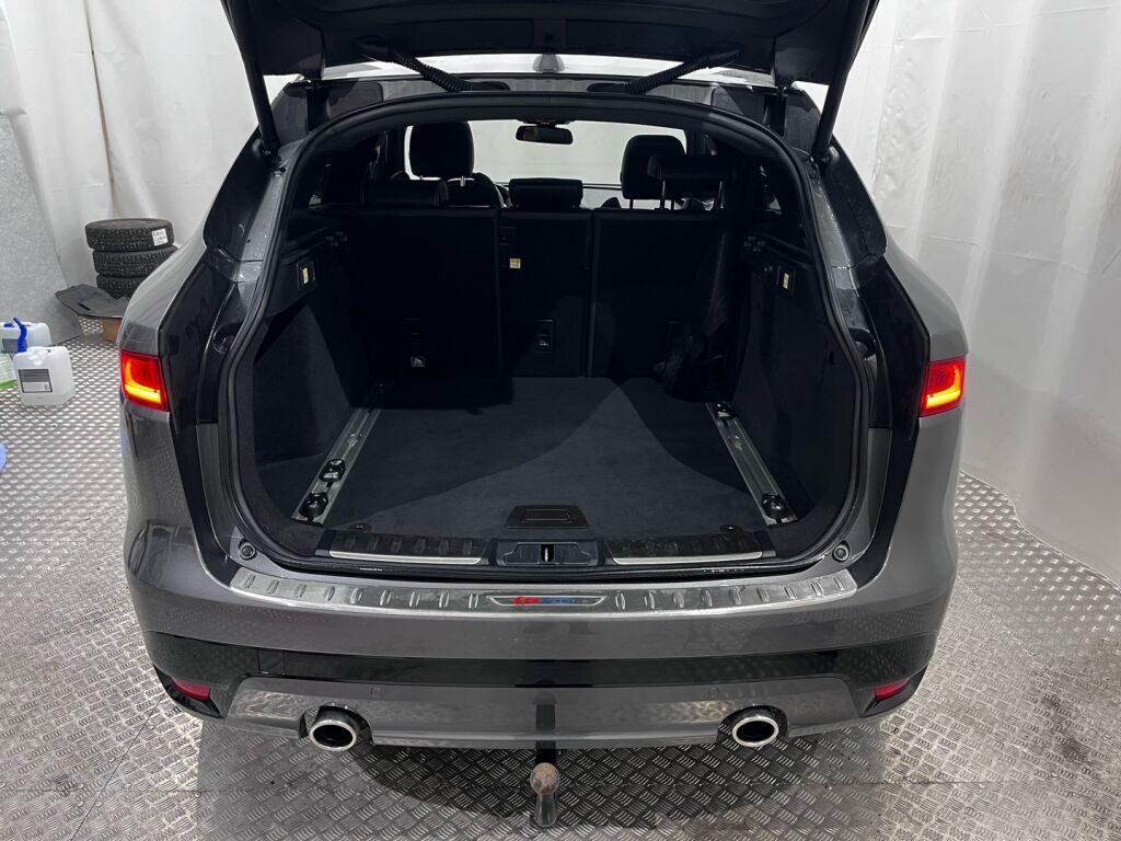 Jaguar F-PACE 2016 Harmaa